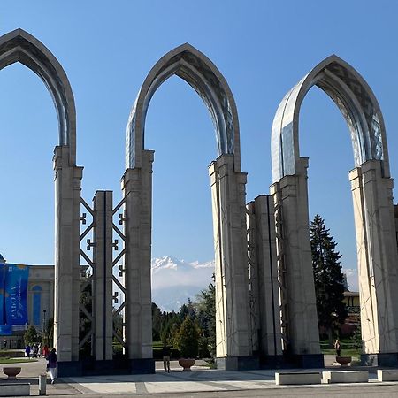 Стильная Студия Shadow Атакент Almaty Exterior foto