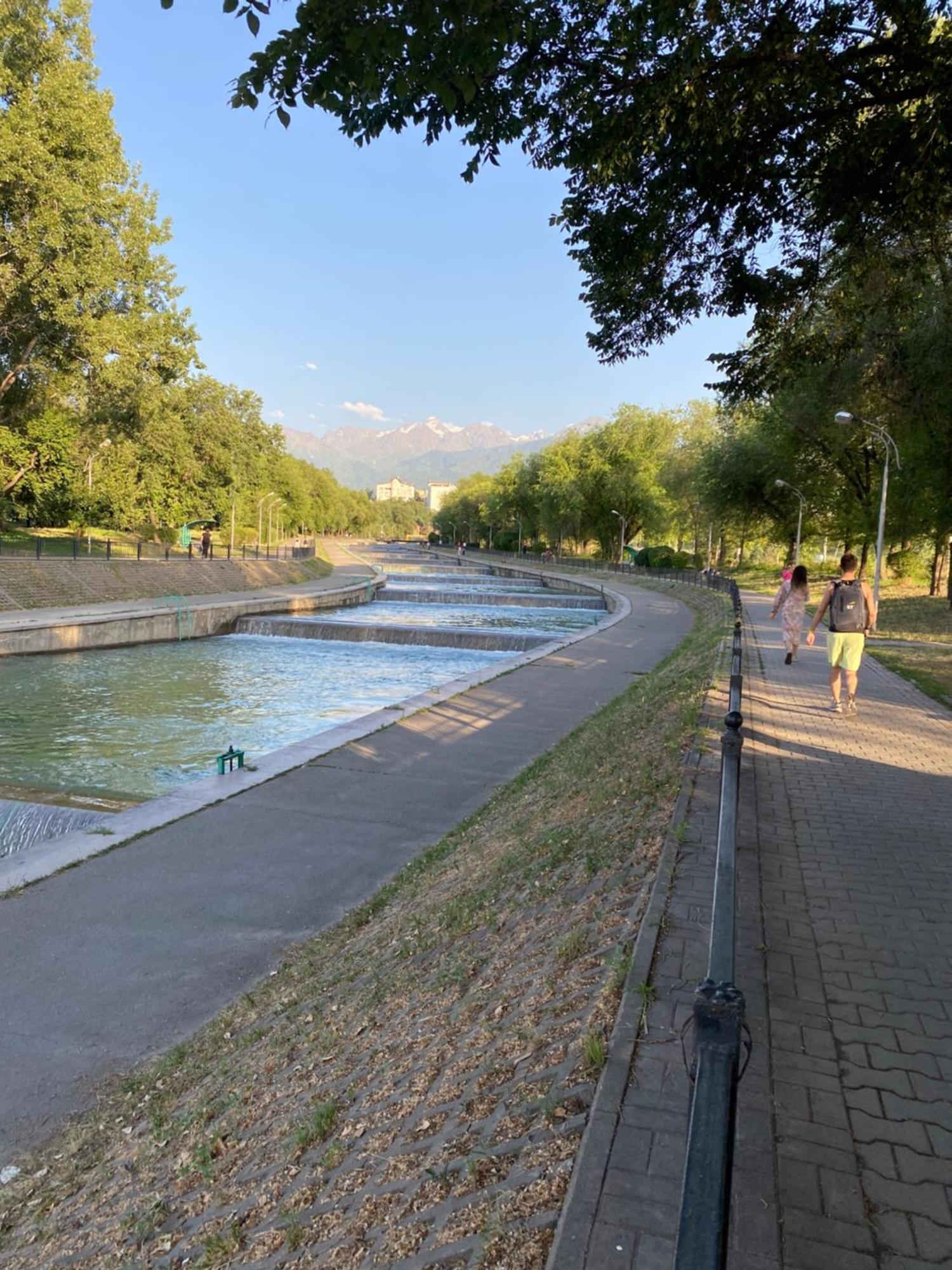 Стильная Студия Shadow Атакент Almaty Exterior foto